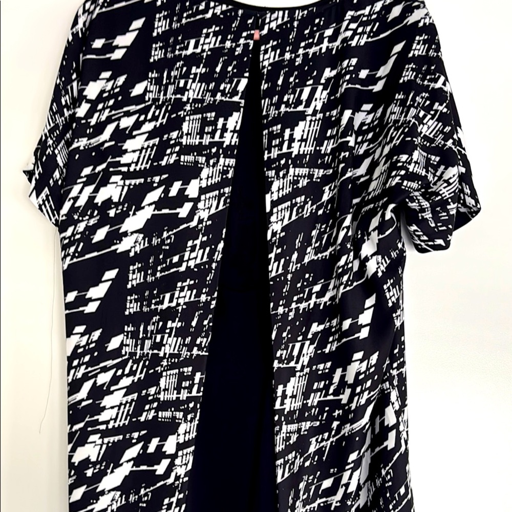 DKNY Monochrome Abstract Print Top